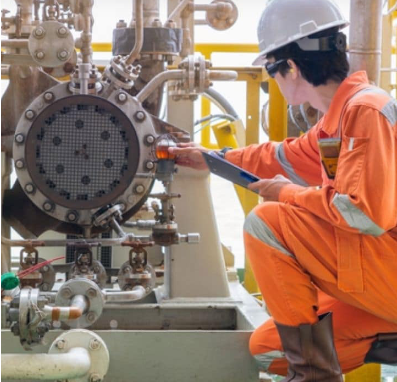 تنمية مهارات المسؤلين في التشغيل والصيانة  ودورهم في تحديد الأولويات لأعمال المتابعة والرقابة  داخل المنشأت النفطية 